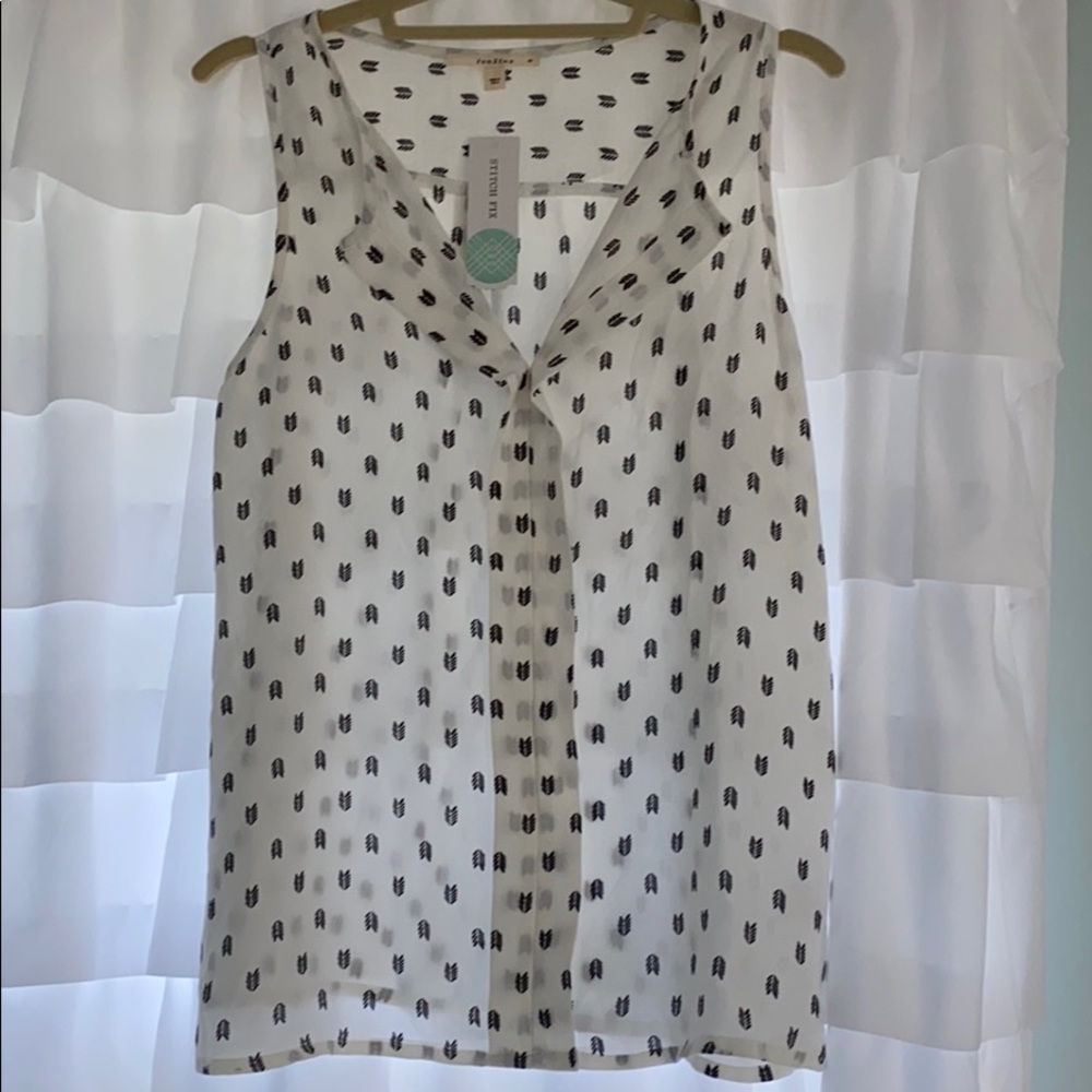 Blouse with arrows